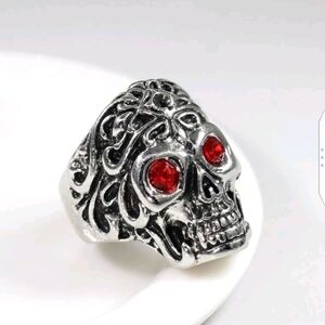🆕 ☠️SILVER-TONE FAUX RUBY SKULL RING☠️